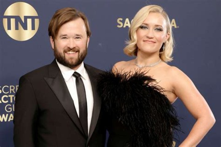 Are Haley and Emily Osment twins? – Celebrity