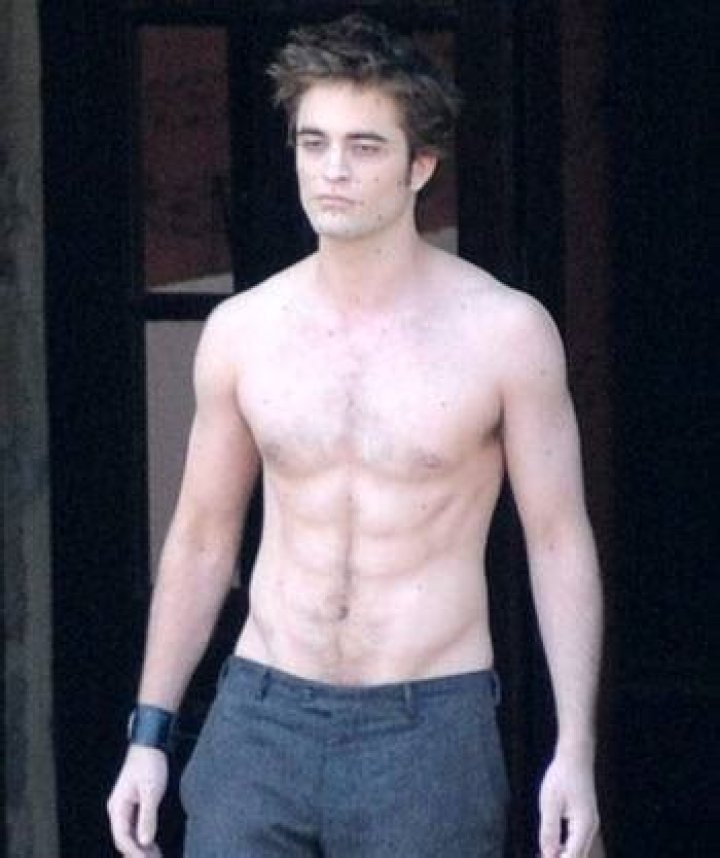 Robert Pattinson Body Measurements