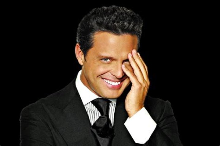 Who Is Mauricio In Luis Miguel? – Celebrity